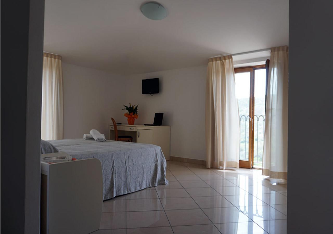 Hotel Croccia Accettura Екстериор снимка